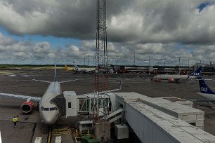 Utanför Terminal 4 Planet till Kiruna är snart klart för ombordstigning.