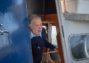 Skepparen Skepparen Sune Tholin på sin båt m/s Rotösund.