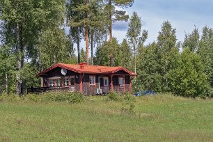 Huset i Tjärnshaget Huset vid hyrde i Liane, Tjärnshaget 1, två mil från Årjäng.