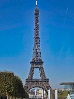 Eiffeltornet från bussfönstret