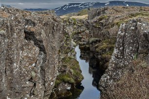 Nationalparken Thingvellir Sprickälv i nationalparken Thingvellir, Island.