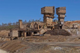 Sinterverk i Sao Domingos Sinterverk i São Domingos Mine, ett övergivet dagbrott i Corte do Pinto, Alentejo, Portugal. Här finns vulkaniska massiva sulfid- malmfyndigheter i Pyritbältet,...