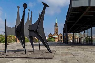 Têtes et Queue av Alexander Calder vid Nue Nationalgalerie 14041252