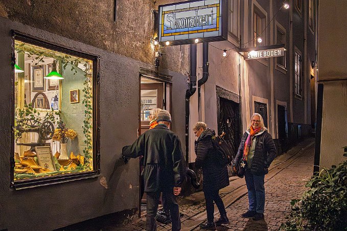 Hantverksvandring Framme vid Skomakeri Framåt vid Sven Vintappares gränd 2A i Gamla stan.