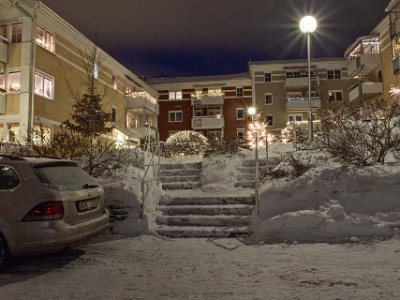 Vinter på p-platsen 121225  Nyplogat på parkeringen 25 december.