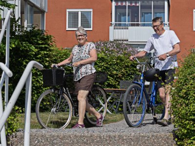 Yvonne och Beng t-Erik Lasson  Yvonne och Beng t-Erik Lasson startar cykeltur.