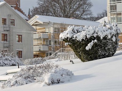 Snöbakelse  "Snöbakelse" vid kv Kapellet på Norra Strandvägen efter snöfallet natten till 3 ferbuari.