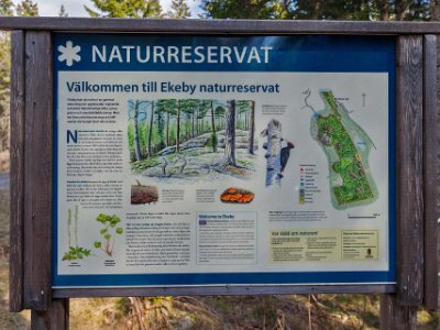 Informaionstavla Informationstavla vid parkringsplatsen intill reservatet.