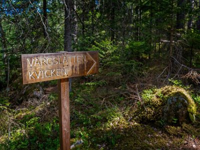 Ledskyltar Stigarna genom naturreservatet är bra markerade.