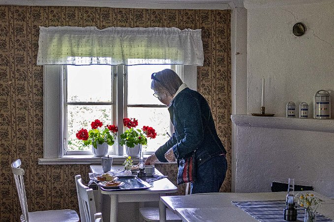 Farfarsstugan Fika i Farfarsstugan vid Övralid.