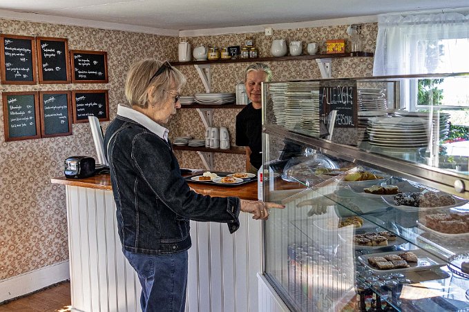 Fikaköp i Farfarsstugan Fika i Farfarsstugan vid Övralid.