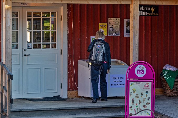 Anders-Pers Fikabod På väg in till fika i Andes-Pers fikabod i Järvsö.