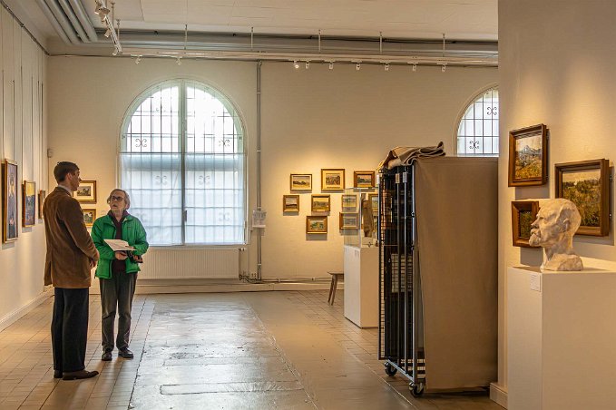 Besök i Aguélimuseet Aguélimuseet drivs av Sala konstförening och ligger i ett gammal elverk, uppfört 1903. Samlingarna bygger på donationer från dr Carl Friber och makarna Palm....