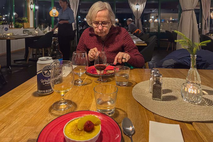 Måns-Ols värdshus-3 241115 Till dessert i Måns-Ols värdshus väljer Kristina en krämig grönmögelost med mycket sälta tillsammans med 4 cl sött fruktigt och fylligt sött vin Recioto...