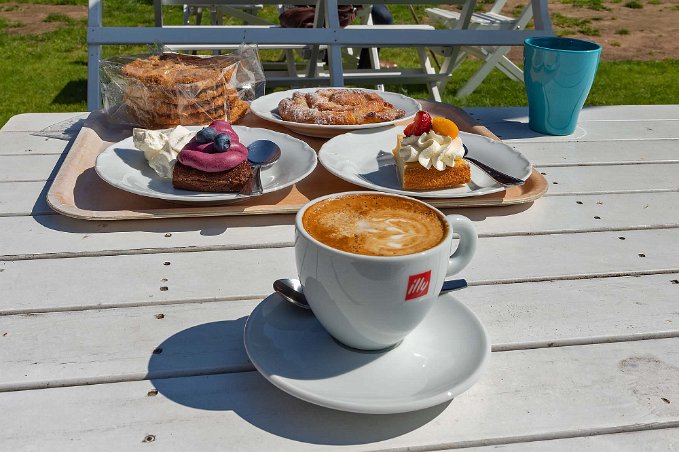 Fika i Mora Vi fikade på goda bakelser och vaniljbulle vid Zornmuseet i Mora.
