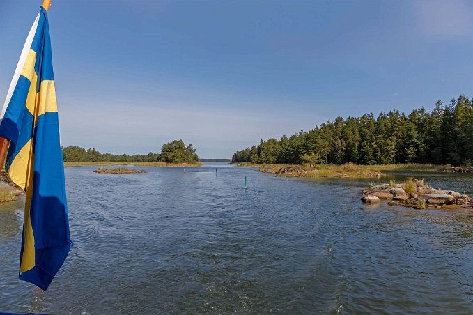 Trångt sund i Vänern 170830
