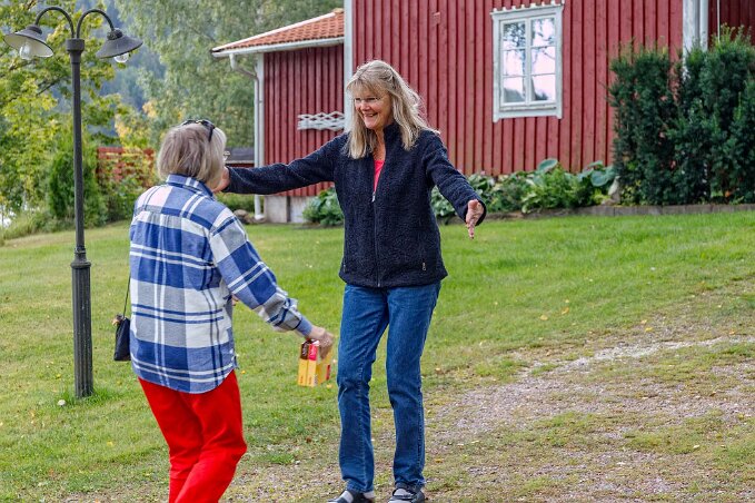 Hos Erland & Ingrid Välkomnande famn av Ingrid i Grimsheden, Fengersfors.