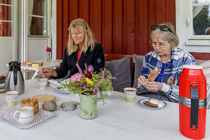Fika på altanen Hos Erland & Ingrid i Grimsheden, Fengersfors.