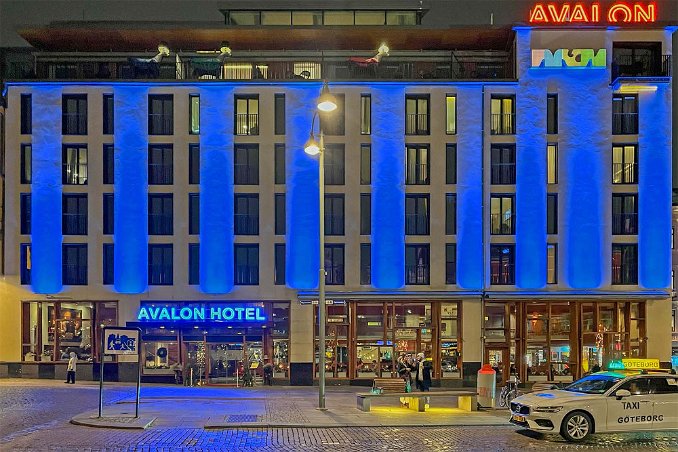 Avalon hotell Detta design-hotell ligger vid torget Kungsportsplatsen, 800 meter från Göteborgs centralstation. 2008 fick hotellet priset för Göteborgs vackraste byggnad.