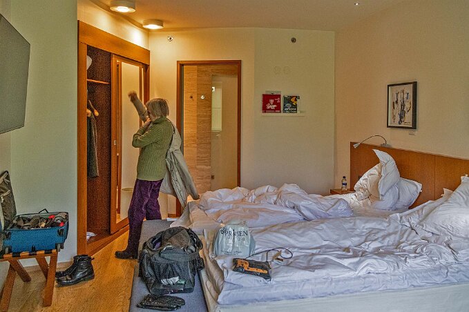Holtellrummet Dags att lämna hotellrummet.