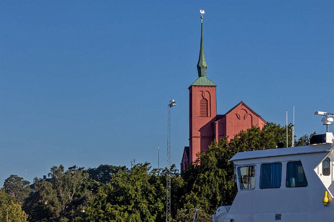 Nynäshamns kapell Kyrkan i Nynäshamn byggdes 1930 och tornar högt över samhället, synligt från långt håll. På platsen stod tidigare en fyr. Byggnaden ritades av arkitekten Lars...