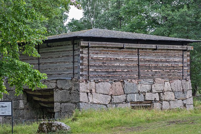 Masugn i Gysinge Mulltimmersmasugn i Gysinge. Malm, träkol och kalk fördes på bryggor till masugnskransen överst på byggnanden, numera täkt av ett tak.