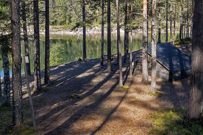 Högt vattentsånd år 2000 Högsta vattenståndet vid Gröntjärn cirka 14 meter finns markerad på en skylt intill rastplatsen med vinskydd. Pga markens vattengenomsläpplighet följer...