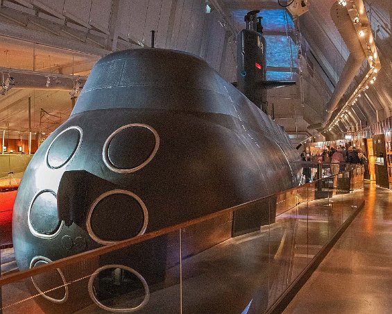 Neptun Neptuns nos med torpedöppningar. 1981 hamnade Neptun mitt i ett politiskt och militärt nervspel, när den sovjetiska ubåten U 137 i oktober 1981 gick på grund i...