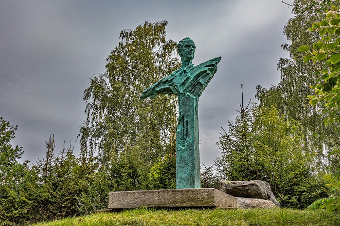 Elevskulptur av Brixel Richard Brixel, skulptur av en kinesisk elev.