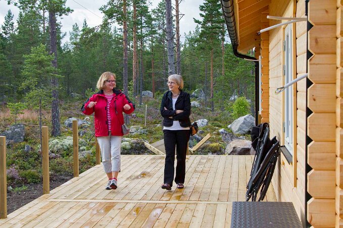 Alice & Kristina på altanen