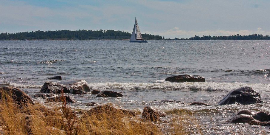 Segelbåt utanför Gnarpskaten
