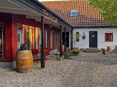 Gården vid Blåsingsborgs gårdshotell Den trevliga gården vid Blåsingsborgs gårdshotell.