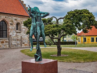 Milles-skulptur Milles-skulptur utanför S:t Nicolai kyrka.