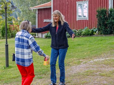 Hos Erland & Ingrid Välkomnande famn av Ingrid i Grimsheden, Fengersfors.