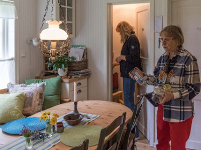 Hos Erland & Ingrid Kristina får glasburkar till våra torkade svampar.