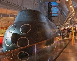 Neptun Neptuns nos med torpedöppningar. 1981 hamnade Neptun mitt i ett politiskt och militärt nervspel, när den sovjetiska ubåten U 137 i oktober 1981 gick på grund i...