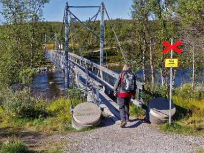 Silverfallet 7,2 km Hängbron över Grövlan mot Silverfallet.