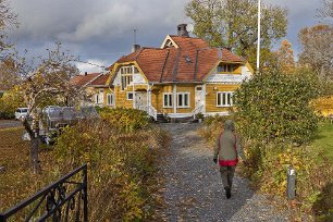 Kanalvillan Kanalvillan i Älmsta har haft många ägare och fungerat bland annat som privatbostad, kanalkontor, post och bank och huvudkontor för vårdbolag