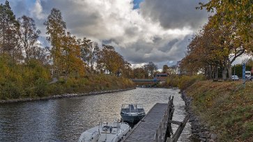 Väddö kanal Väddö kanal i Stockholms norra skärgård skiljer Väddö från fastlandet. Kanalen förbinder Bagghusfjärden i söder med Väddöviken i norr och erbjuder ett skyddat...