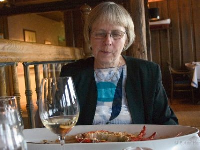 040618 Hummern är serverad