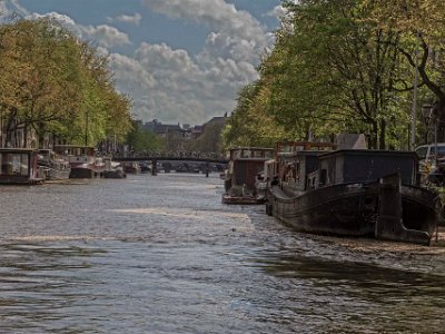 På Amsterdams kanaler Husbåtar på Amsterdams kanaler