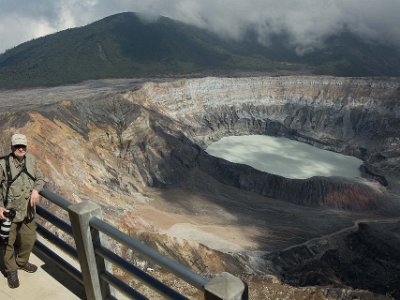 Vid Vulkanen Paos Fotografen vid Poas Volcano, (spanska: Volcán Poás).