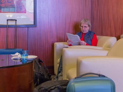 Väntan i Newark Väntant på flygavgång till S:t José i Uniteds påvra lounge på Newerk