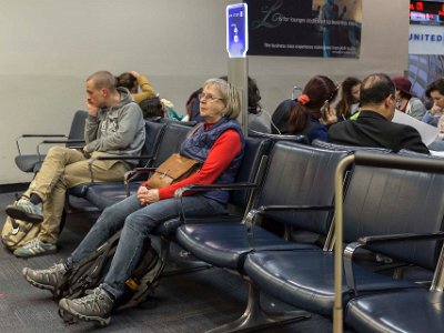Försenad flygavgång 7 timmars väntan i New York (inkl 3 timmars försening) på flygavgång från Newark till Sankt José.