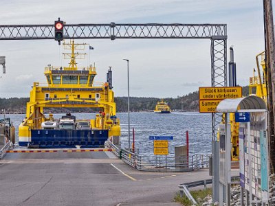 Bilfärjor i skytteltrafik Bilfärjorna på Skärgårdsvägen gick i skytteltrafik över Korsfjärden till ön Lillandet.