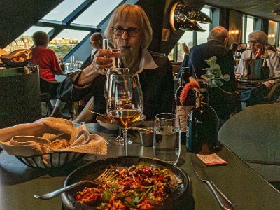 Middagsskål Middag kl 2030 i den ganska lyxiga restaurangen Kobba.