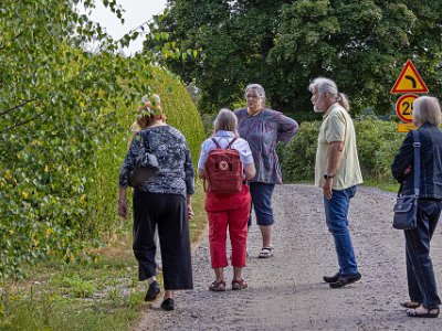 Utanför Gunnars barndomshem På väg in till Gunnars barndomshem