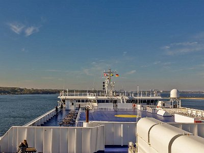 Kielfjorden Stena Germanica på väg in i Kielfjorden, en cirka 17 kilometer lång fjord av Östersjön i Schleswig-Holstein, norra Tyskland. Längst in i Kielfjorden ligger...