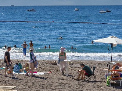 Strandliv i Minori Soldyrkare på Minori beach.