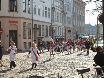 Flickorkester i Nyhavn